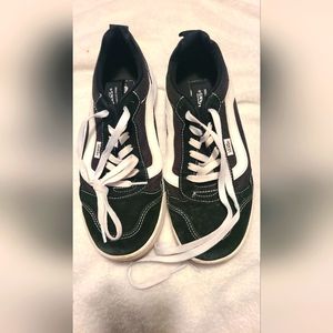 Vans men's size 9.5 UltraRange EXO shoe